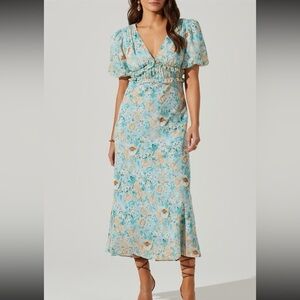 Esperanza Floral Back Cutout Midi Dress
ASTR the Label Size Medium